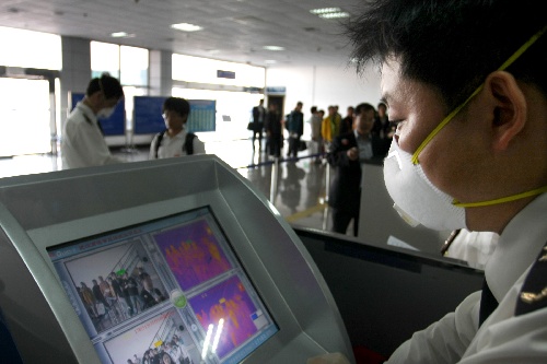 组图:安徽合肥机场加强入境航班检验检疫工作
