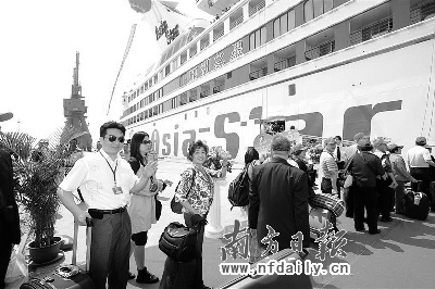 广东首条对台邮轮载329名旅客从汕头港扬帆启