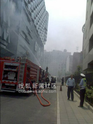 今日11时北京商业区西单大悦城发生火灾