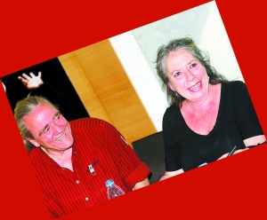瑞士“魔力无极限”默剧团创始人伯尼·舒尔奇（左）和佛罗丽娜·福哈瑟托