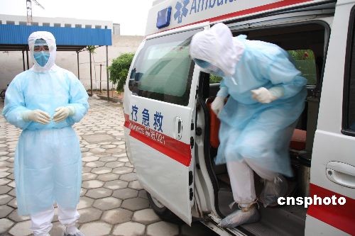 图:山东聊城举行甲型H1N1流感救治实战演练