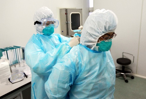 图文:济南疾控中心对患者病情进行跟踪检测