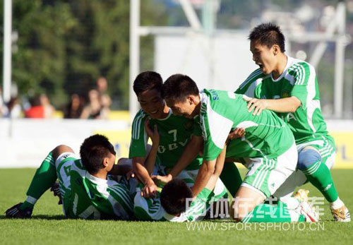 幻灯:国安青年队出征FIFA青年杯 庆祝进球