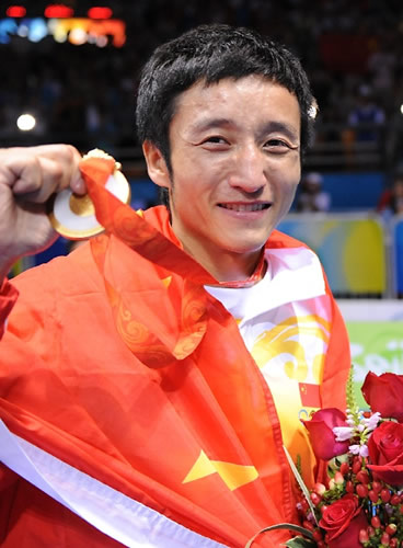 中国拳击首位奥运冠军邹市明 铁拳雄风威震拳