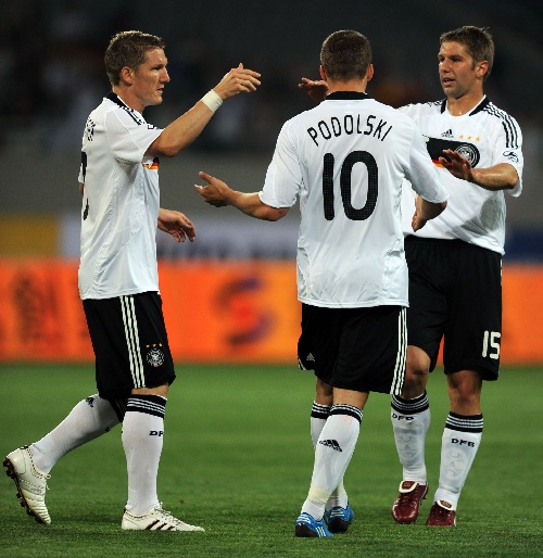 图文:[热身赛]国足VS德国 德国队队员庆祝