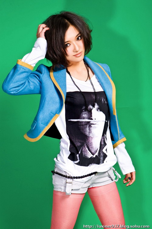 新生代美女歌手鲁昕儿