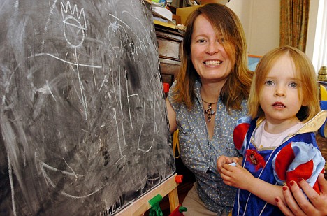 英国2岁女童智商高达160 与霍金和盖茨相当(图
