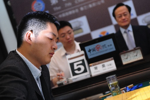 图文:春兰杯决赛常昊vs李昌镐 常昊侧影