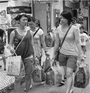 调查显示:内地居民出境游最愿去香港澳门台湾