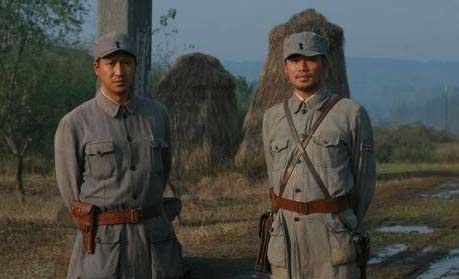 司令陈大雷(张国强饰)与三营长孙逊