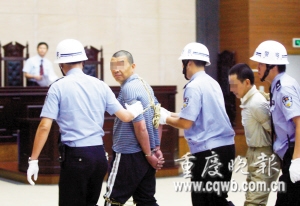 重庆对7名毒贩公开宣判 两人获死刑4人无期(图)