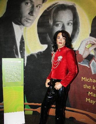 图为2008年6月12日在美国纽约蜡像馆，迈克尔杰克逊的全身蜡像