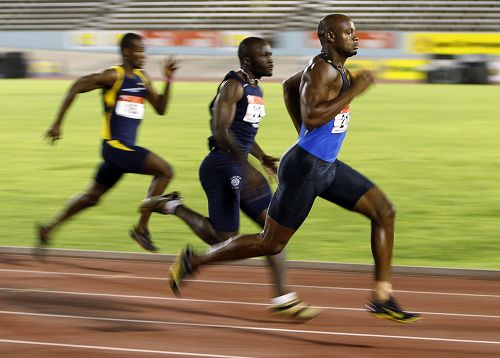 图文:牙买加田径选拔赛百米预赛 鲍威尔比赛中