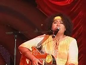 快讯:原住民歌手家家典礼上演唱英文歌