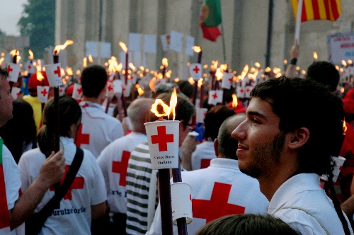 意大利火炬游行纪念国际红十字运动发起150周