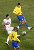 图文：[联合会杯]巴西VS美国 邓普西射门