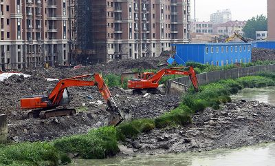 "倒覆楼房按照规划图建造"