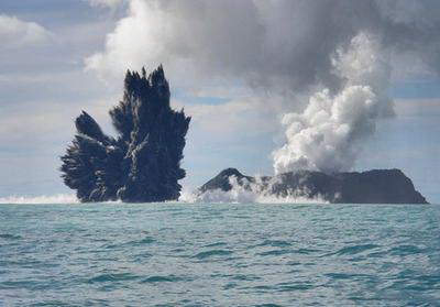 科学家观测到水下海底火山爆发的壮观场景(图)