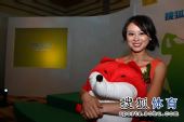 图文：搜狐高尔夫上线发布会 戴菲菲抱狐微笑
