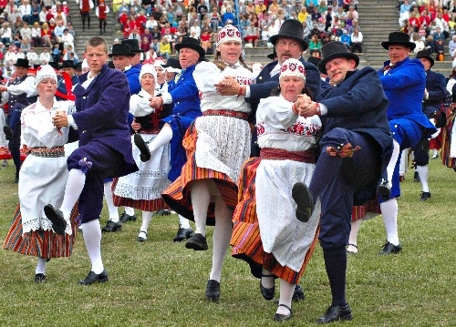 爱沙尼亚举行全民传统歌舞节