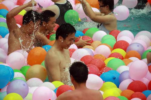 千人水上气球大战引爆欢乐谷玛雅狂欢激情