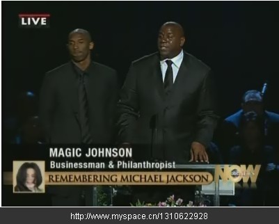 前NBA名将魔术师约翰逊向杰克逊致敬