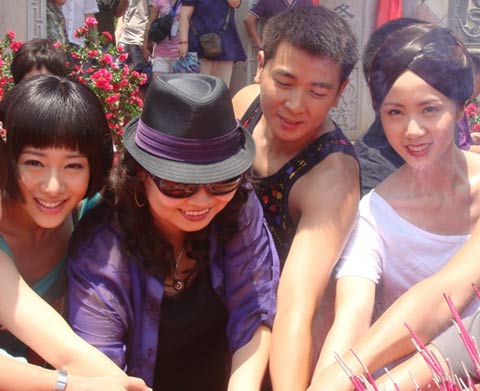 左起：刘思彤、常莎、保剑锋