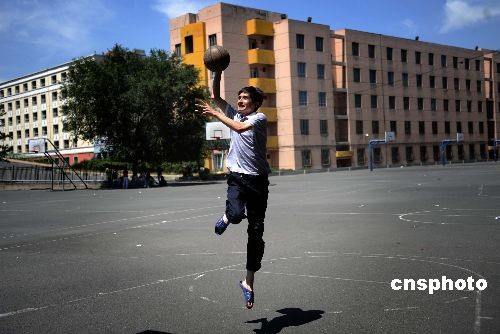 图文:新疆大学学生安度暑假生活