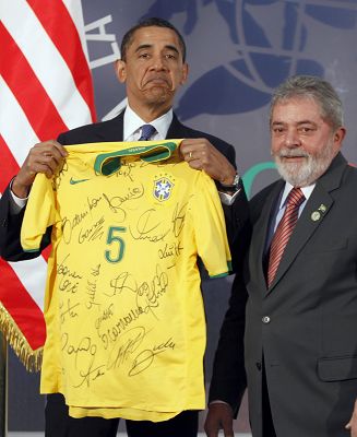 卢拉对奥巴马聊巴西足球:是的,我们能