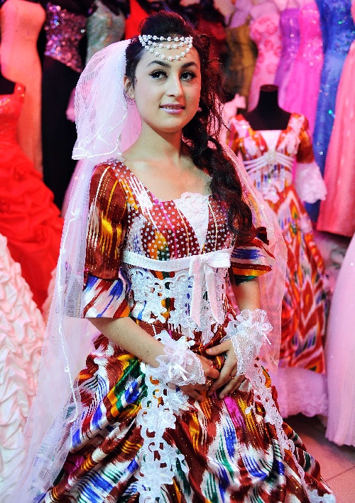维吾尔婚纱_维吾尔姑娘图片
