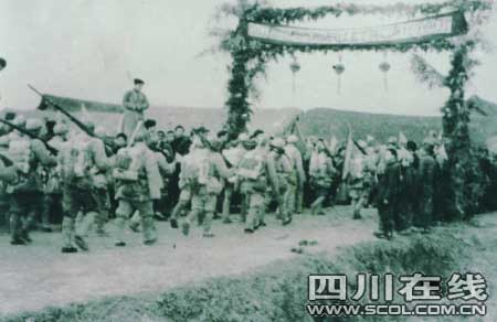 刚解放,春熙路上已是人流如织 成都战役是中国人民解放军在战略
