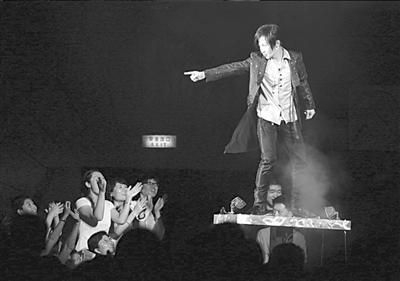 刘谦北京演出 与观众互动分享魔术奇迹(图)