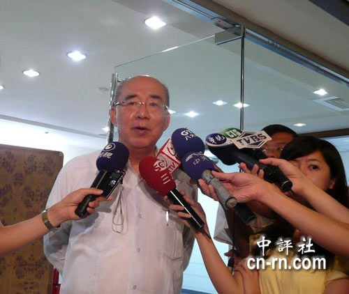 吴伯雄表示，中共中央总书记胡锦涛的贺电已到，国民党正研拟回覆内容。中评社倪鸿祥摄