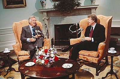 克朗凯特与卡特总统在白宫椭圆形办公室