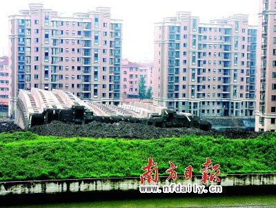 上海塌楼开发商二股东镇长助理系违规任命
