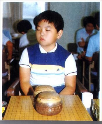 幻灯:揭秘棋盘外的李昌镐 少年石佛竟如此可爱