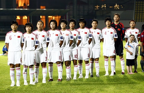 图文:[亚青赛]中国2-0中华台北 国旗升起