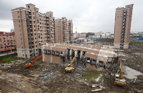 国内新闻 上海在建住宅楼倒塌 上海住宅楼倒塌消息(责任编辑:张庆龙)