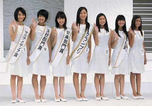 第12届全日本国民美少女出炉 13岁学生夺冠(图)