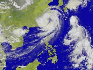 莫拉克挟暴雨重创台湾 卫星云图似有人泼水