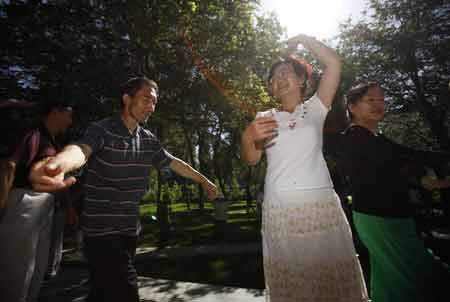 中央民族大学民杨圣敏教授谈汉维民族关系(图