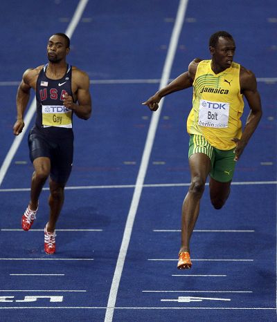 图文:博尔特打破男子百米世界纪录 冲刺瞬间