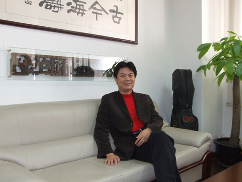 上海新文化传媒投资集团首席执行长兼总裁杨震