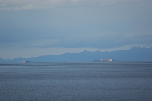 组图:青海湖显现海市蜃楼景象