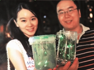 武汉大学毕业生七夕卖出2.7万只萤火虫