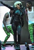 图：Lady Gaga时尚元素之连体胸衣-5