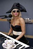 图：Lady Gaga时尚元素之百变帽子-4