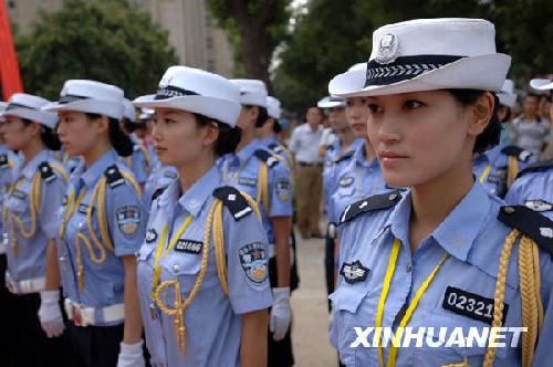 西安交警设立女子示范岗(组图)