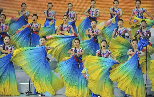 爱国歌曲大家唱展演晚会在北京举行(组图)