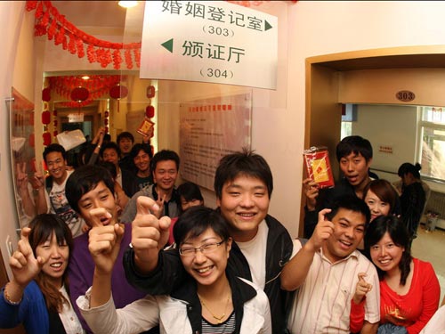 北京近19000对新人9日登记结婚创纪录-